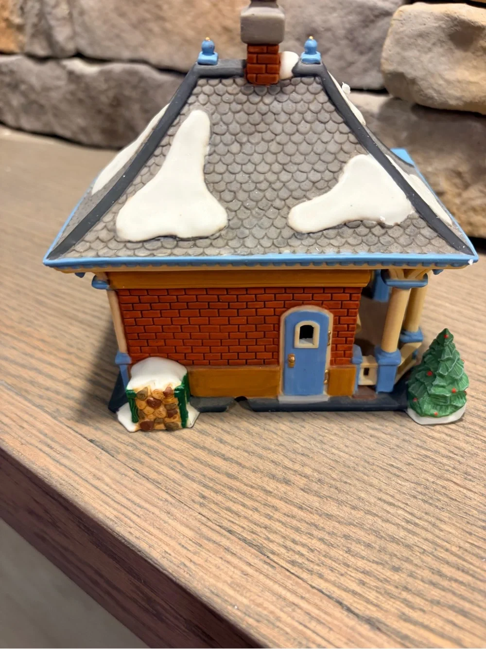 Department 56-Christmas in the City-Dorothy's Skate Rentals & Lessons Shop